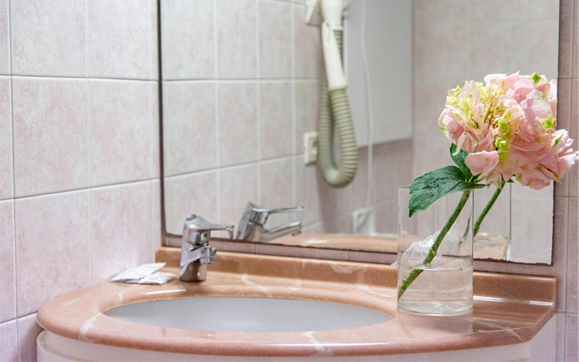 Deluxe Single Room,1216085935:JPEG